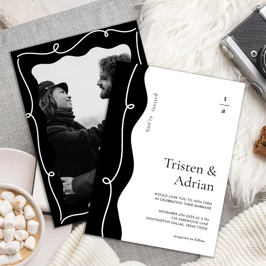 Dicke Wavy Side Frame Squiggle Moderne Hochzeit Einladung