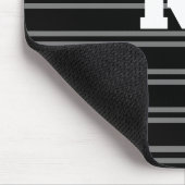 Dicke weiße Monogramm, graue Linien auf schwarz Mousepad (Ecke)