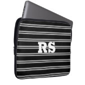 Dicke weiße Monogramm, Lt Gray Linien auf schwarz Laptopschutzhülle (Vorne Rechts)