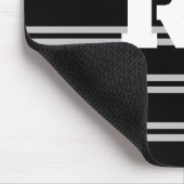 Dicke weiße Monogramm, Lt Gray Linien auf schwarz Mousepad (Ecke)