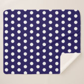 Dicke weiße Polka Punkte auf Navy Blue Sherpadecke (Vorderseite (Horizontal))