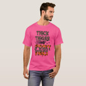 Dickige Dinge und unheimliche Gemälde Halloween T-Shirt (Vorne ganz)