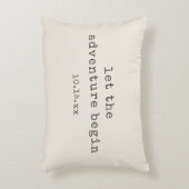 Die Abenteuer beginnen Minimalist Quote Hochzeitsd Dekokissen (Vorderseite(Vertikal))