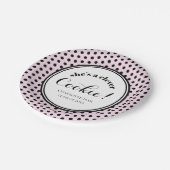 Die Absolventin ist rosa und schwarz Pappteller (Schrägansicht)