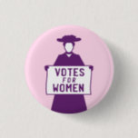 Die Abstimmung für Frauen Suffragette Button<br><div class="desc">Suffragette Grafik-Design mit einer Frau mit einem Schild,  dass "Stimmen für Frauen".</div>