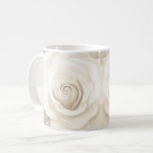 Die abstrakte Blume ist in Aquarellweiß. Kaffeetasse (Vorderseite Links)