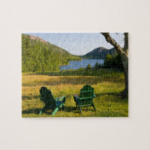 Die Adirondack-Stühle auf dem Rasen des Jordan Puzzle