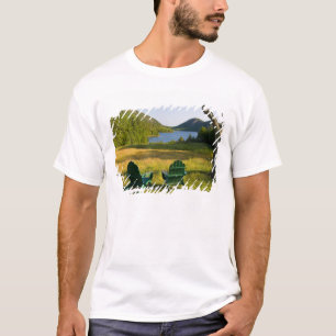 Die Adirondack-Stühle auf dem Rasen des Jordan T-Shirt