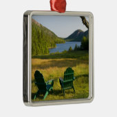 Die Adirondack-Stühle auf dem Rasen des Jordans Silbernes Ornament (Rechts)