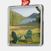 Die Adirondack-Stühle auf dem Rasen des Jordans Silbernes Ornament (Links)