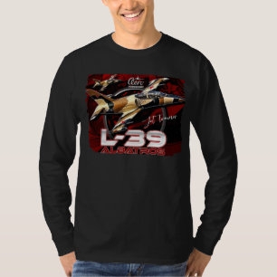 Die Aero L-39 Albatros ist eine jet-getriebene Aus T-Shirt