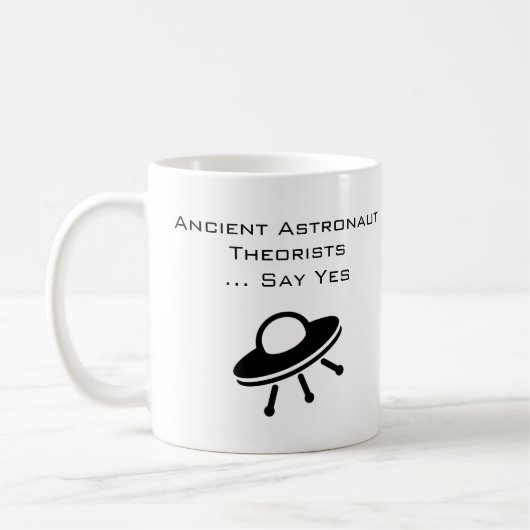 Die alten Astronauten sagen ja Kaffeetasse (Links)