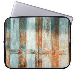 die alten Holztüren im Hintergrund antike Architek Laptopschutzhülle