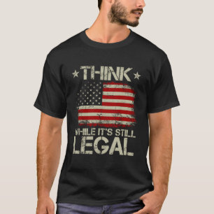 Die amerikanische Flagge denkt, sie sei immer noch T-Shirt