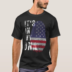 Die amerikanische Flagge der USA befindet sich in T-Shirt