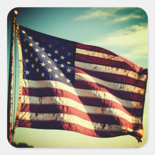 Die amerikanische Flagge – Emblem der Freiheit und Quadratischer Aufkleber