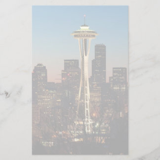 Die amerikanische Flagge fliegt zwischen aufsteige Briefpapier