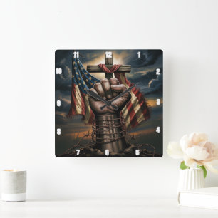 Die amerikanische Flagge überquert Patriot Stärke  Quadratische Wanduhr