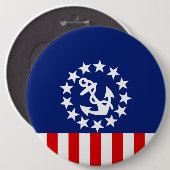 Die amerikanische Yachtflagge liegt an der Marina Button (Vorne & Hinten)