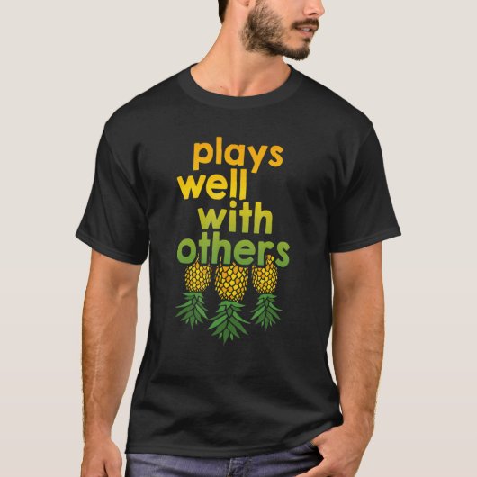 Die Ananas im Kopf spielt gut mit anderen 2 T-Shirt (Vorderseite)