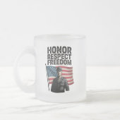 Die Anerkennung des Veteran Day Patriotic Design Mattglastasse (Links)