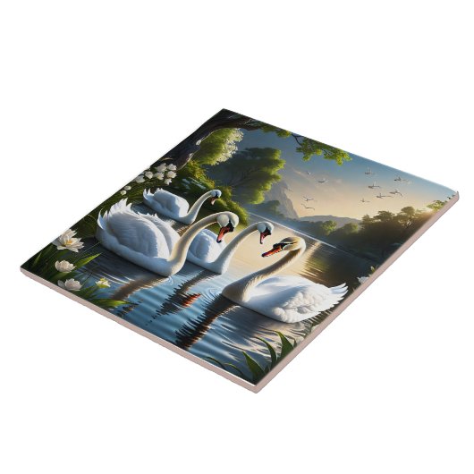 Die anmutigen, weißen Schwäne sind ein vertrauter Fliese (Seite)