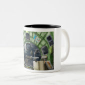 Die Ansicht des Bombardiers B-17 Zweifarbige Tasse (VorderseiteRechts)