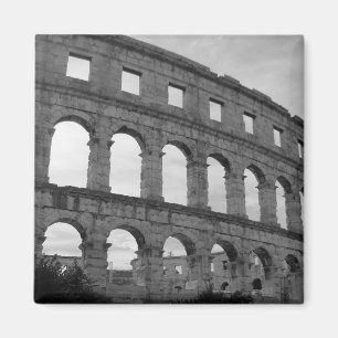 Die Arena an den Pula Magnet