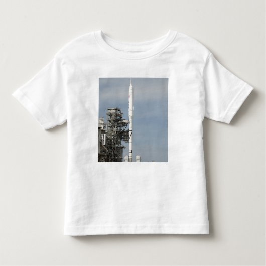 Die Ares I-X-Rakete wird auf dem Startpad angezeig Kleinkind T-shirt (Vorderseite)