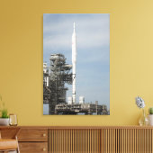 Die Ares I-X-Rakete wird auf dem Startpad angezeig Leinwanddruck (Insitu (Wohnzimmer))