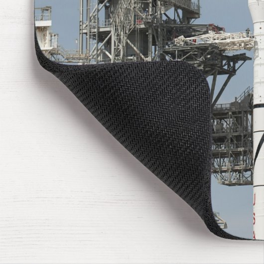 Die Ares I-X-Rakete wird auf dem Startpad angezeig Mousepad (Ecke)