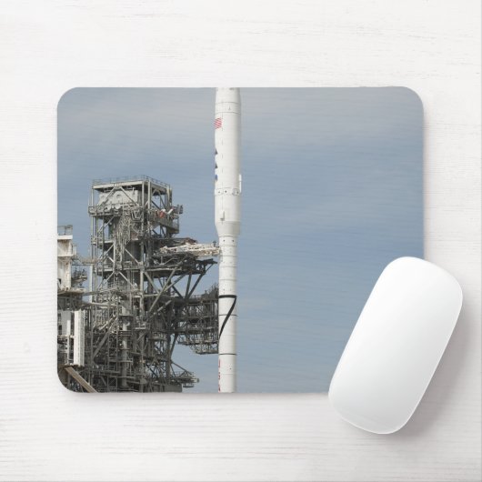 Die Ares I-X-Rakete wird auf dem Startpad angezeig Mousepad (Mit Mouse)