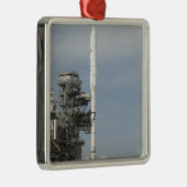 Die Ares I-X-Rakete wird auf dem Startpad angezeig Silbernes Ornament (Rechts)