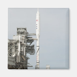 Die Ares IX Rakete wird auf der Abschussrampe 2 Magnet