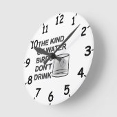 Die Art von Wasser, das Vögel nicht trinken Runde Wanduhr (Winkel)