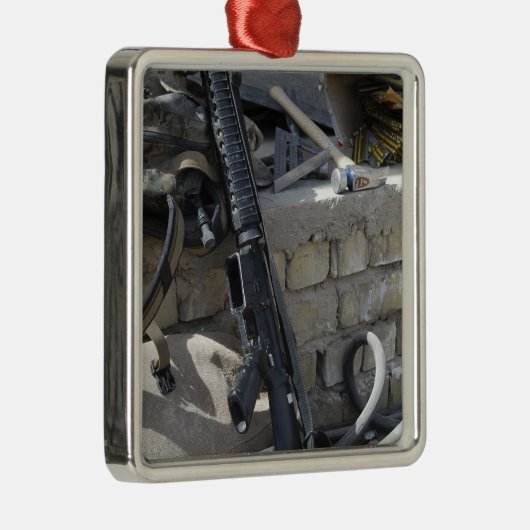 Die Ausrüstung eines Schiffes Silbernes Ornament (Rechts)