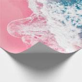 Die Aussicht aus der Luft auf einen rosa Sandstran Geschenkpapier (Ecke)