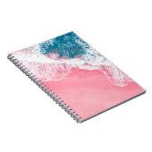 Die Aussicht aus der Luft auf einen rosa Sandstran Notizblock (Rechte Seite)