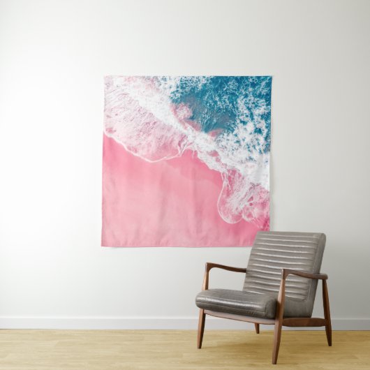 Die Aussicht aus der Luft auf einen rosa Sandstran Wandteppich (Beispiel)