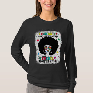 Die Autismus-Mama wird mit einem manuellen Autismu T-Shirt