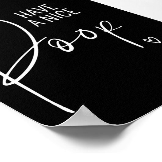 Die Badezimmer sind hübsch Gekackt und an der Wand Poster (Ecke)