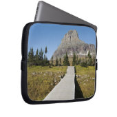 Die Bahn zur Ansicht von verstecktem See Laptopschutzhülle (Vorne Rechts)