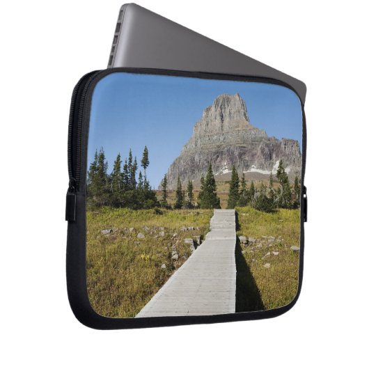 Die Bahn zur Ansicht von verstecktem See Laptopschutzhülle (Vorne Rechts)