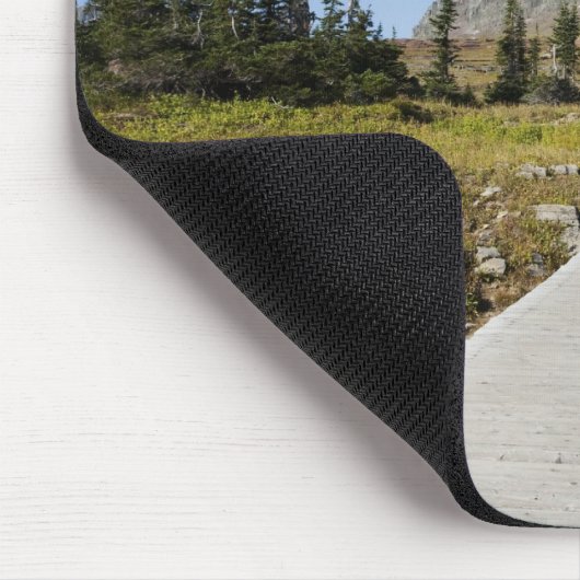 Die Bahn zur Ansicht von verstecktem See Mousepad (Ecke)