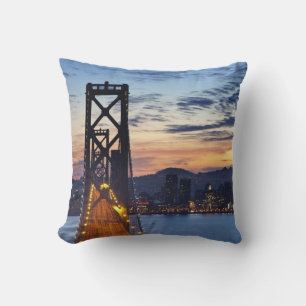 Die Bay Bridge von Treasure Island Kissen