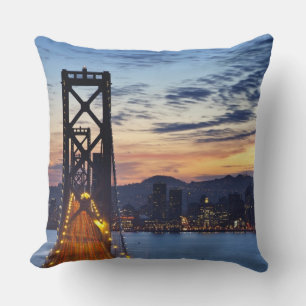Die Bay Bridge von Treasure Island Kissen