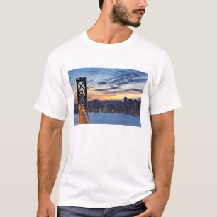 Die Bay Bridge von Treasure Island T-Shirt