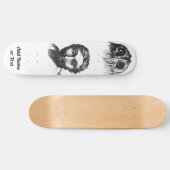 Die Beängstigenden Augen des Eule-Mannes fügen den Skateboard (Horizontal)