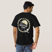 Die Beehrung des Arbeitstages T-Shirt (Schwarz voll)