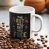 Die befreiende Wahrheit verkörpern Kaffeetasse